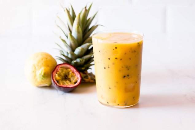Tropical passionfruit mango pineapple & lime cocktails 2 litres jugs